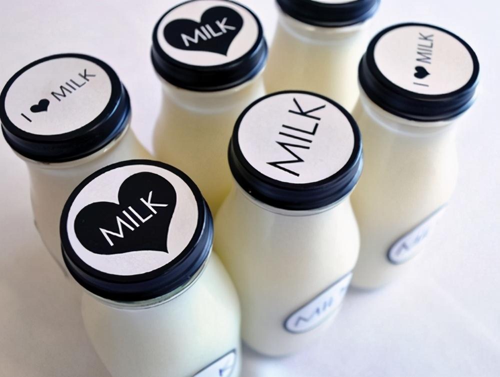 研究发现喝牛奶会增加死亡风险！事实果真如此吗？怎么喝更安全？